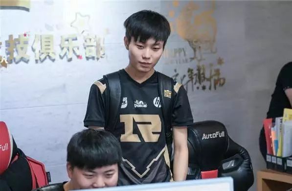 處於聯盟頂 處於聯盟頂