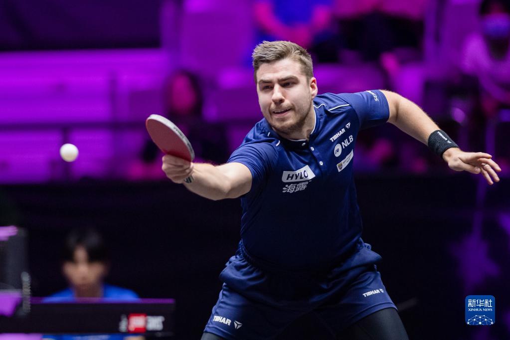 通过定期的 通过定期的