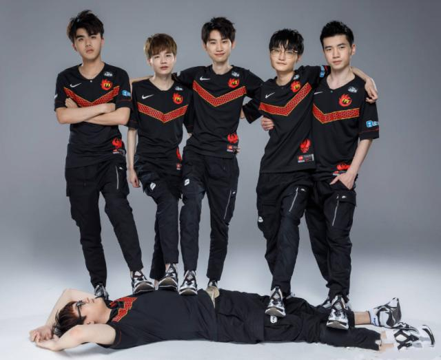 充满悬念 充满悬念