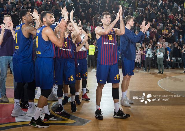 图片报：拜仁正在考察桑托斯19岁的巴西左后卫索萨